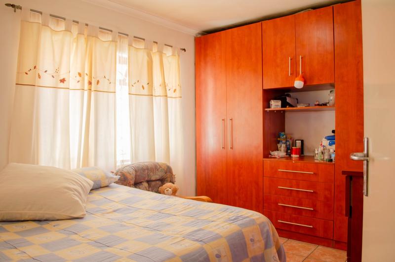 3 Bedroom Property for Sale in Pelikan Park Western Cape